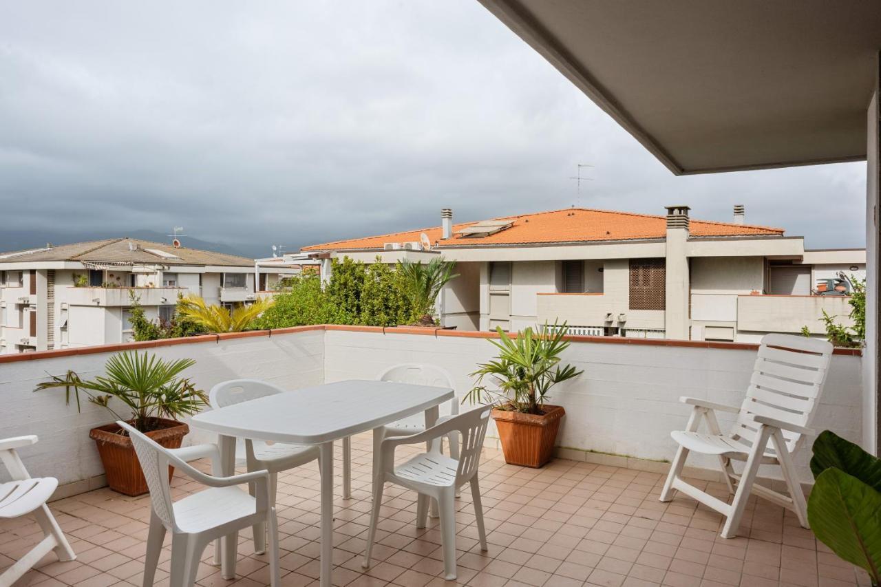 Luni Mare Bright Terrace Flat With Parking Apartment Marinella di Sarzana Exterior foto